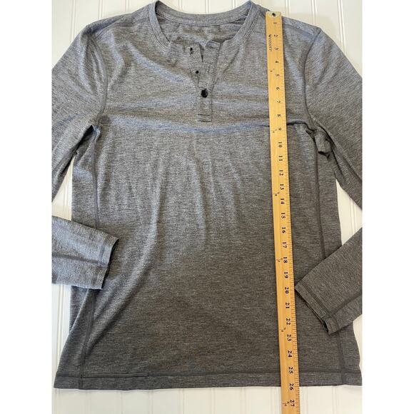 Lululemon Mens Gray Henley T Shirt Top Size Mens Medium? Missing Buttons - Picture 3 of 7